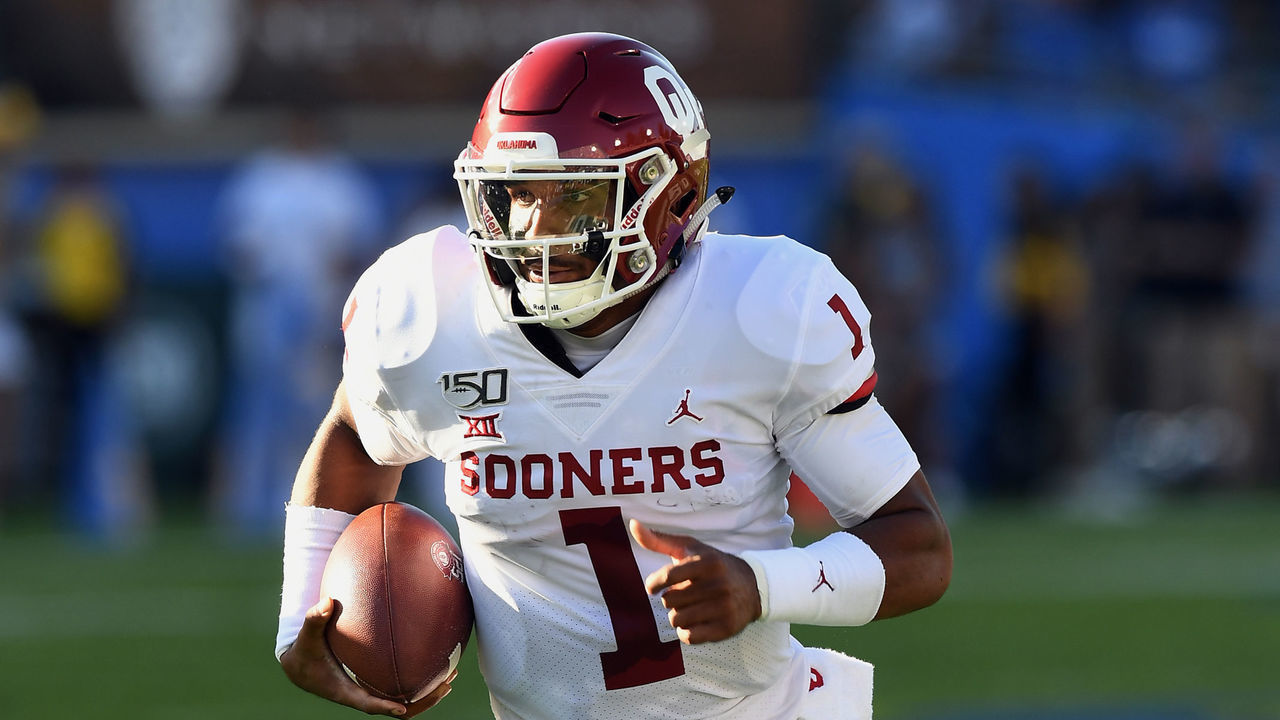 PASADENA, CA - SEPTEMBER 14: Oklahoma Sooners (1) Jalen Hurts (QB) runs with the ball during the first half of a college football game against the UCLA Bruins played on September 14, 2019 at the Rose Bowl in Pasadena, CA.