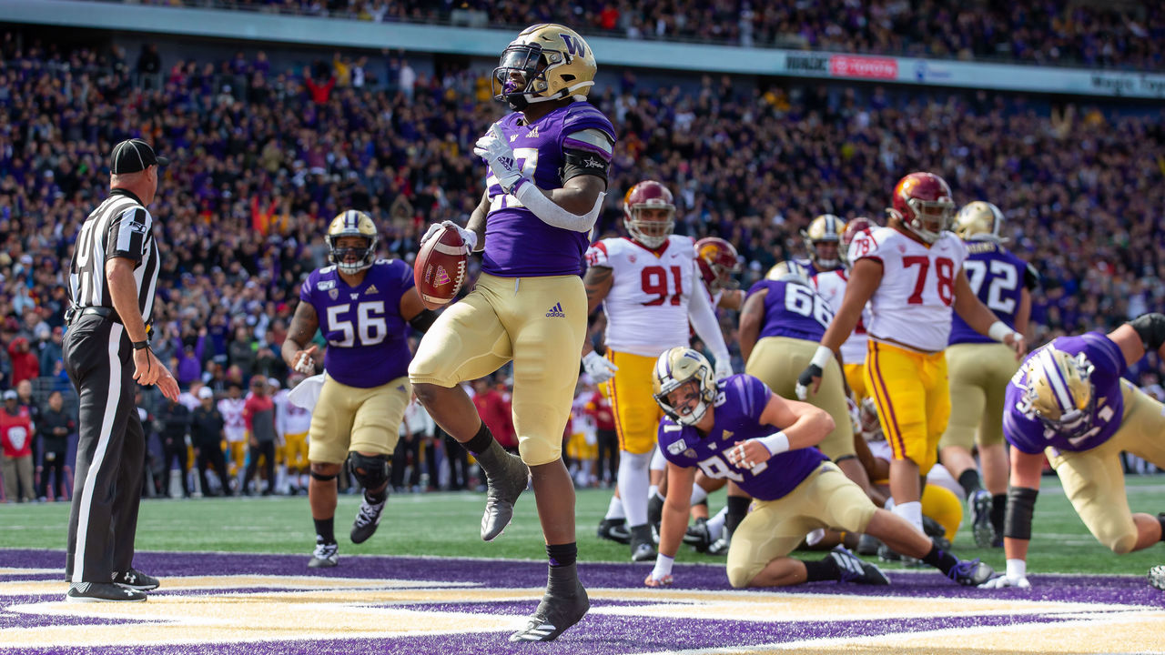 SEATTLE, WA - SEPTEMBER 28: Washington Huskies tailback Richard Newton (28) scores a touchdown in the first quarter of a game between the Washington Huskies and the University of Southern California Trojans on Saturday, September 28, 2019 at Husky Stadium in Seattle, WA.