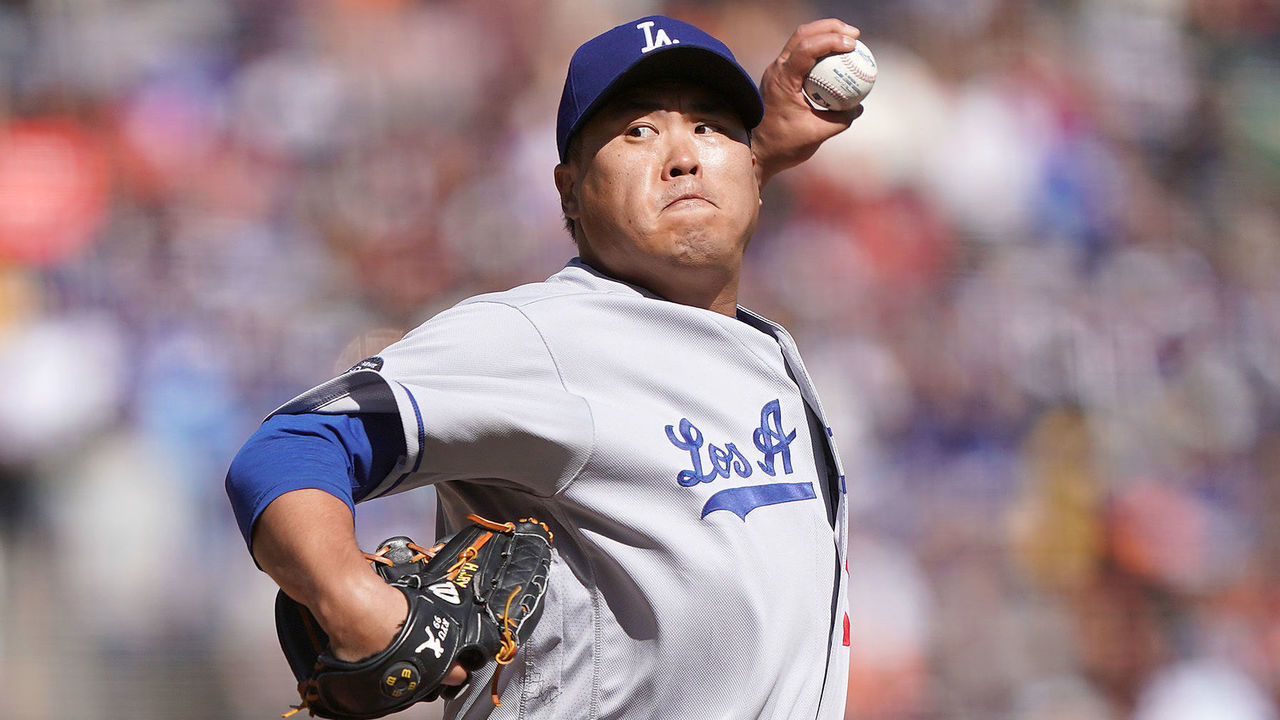 SAN FRANCISCO, CALIFORNIA - SEPTEMBER 28: Hyun-Jin Ryu #99 of the Los Angeles Dodgers pitches against the San Francisco Giants in the bottom of the fi inning at Oracle Park on September 28, 2019 in San Francisco, California.