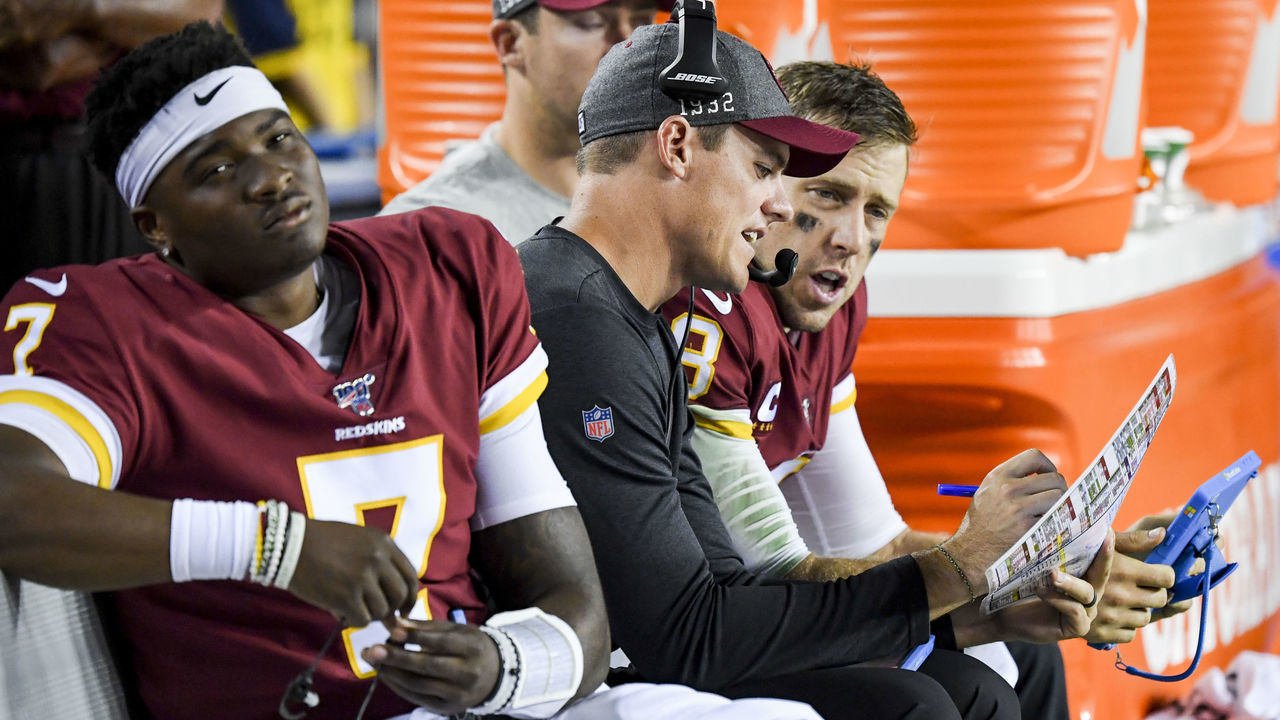 LANDOVER, MD - SEPTEMBER 23: Washington Redskins offensive coordinator Kevin O'Connell goes over plays with starting quarterback Case Keenum (8) along with back-up Dwayne Haskins (7) during action against the Chicago Bears at FedEx Field.