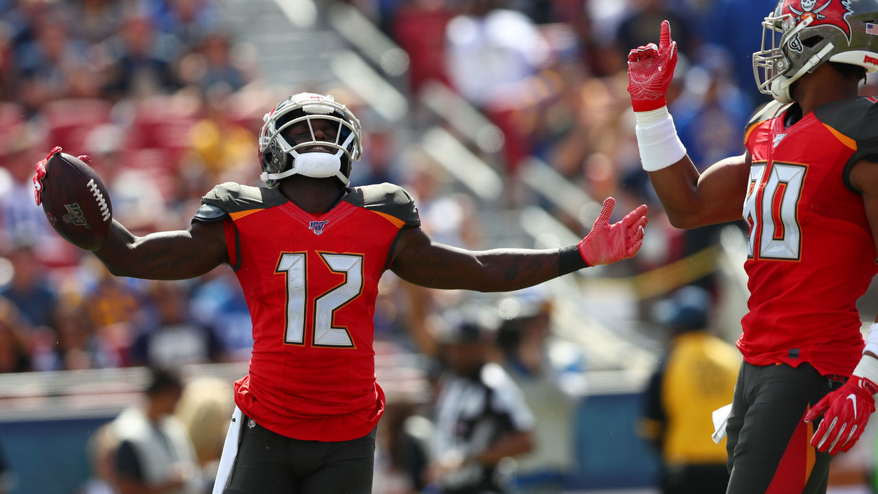 LOS ANGELES, CALIFORNIA - SEPTEMBER 29: Chris Godwin #12 of the Tampa Bay Buccaneers celebrates his run with O.J. Howard #80 of the Tampa Bay Buccaneers in the first quarter against the Los Angeles Rams at Los Angeles Memorial Coliseum on September 29, 2019 in Los Angeles, California.