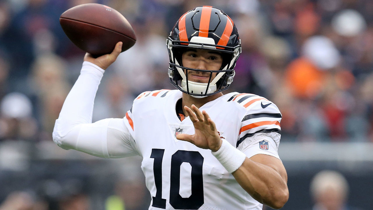 CHICAGO, ILLINOIS - SEPTEMBER 29: Mitchell Trubisky #10 of the Chicago Bears throws a pass in the first quarter against the Minnesota Vikings at Soldier Field on September 29, 2019 in Chicago, Illinois.