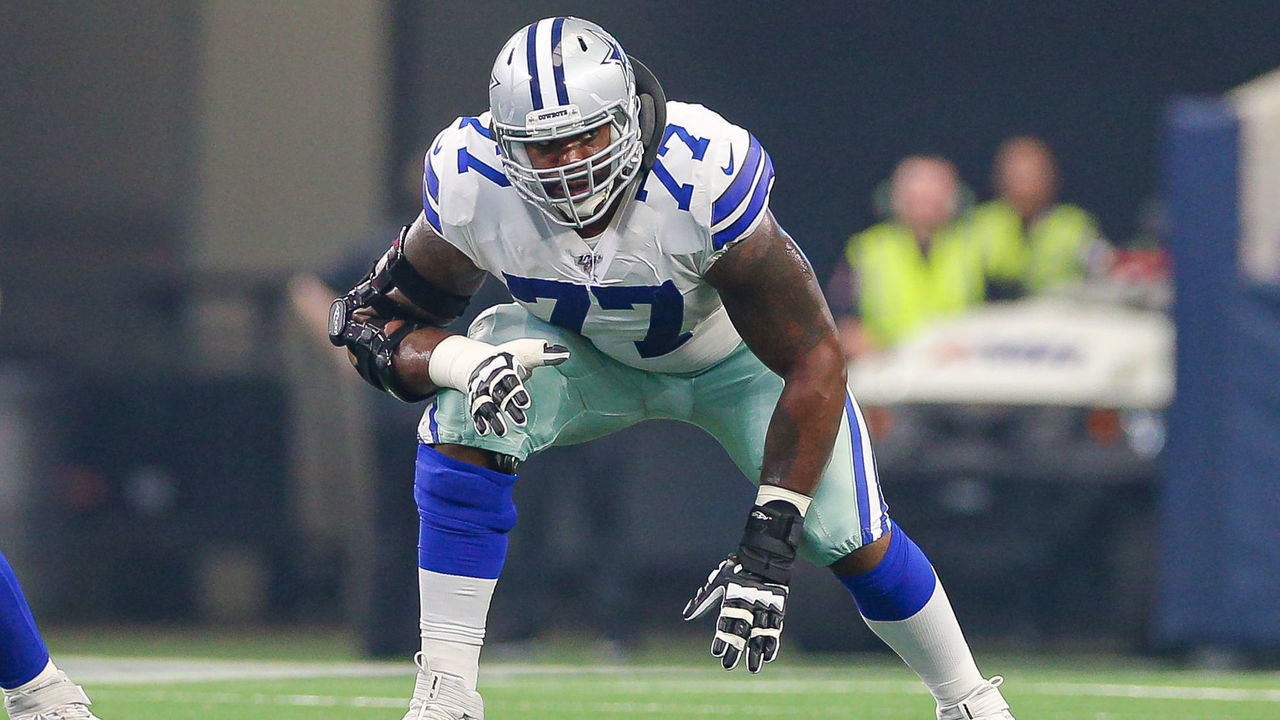 ARLINGTON, TX - SEPTEMBER 08: Dallas Cowboys Offensive Tackle Tyron Smith (77) sets at the line of scrimmage during the game between the New York Giants and the Dallas Cowboys on September 8, 2019 at AT&T Stadium in Arlington, TX.