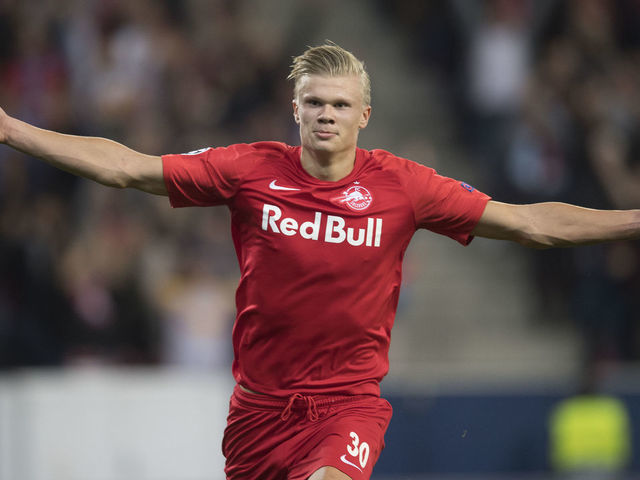 SALZBURG, AUSTRIA - SEPTEMBER 17: Erling Haaland of FC Salzburg celebrates after scoring the goal for 2:0 during the Champions League group E match between FC Salzburg and KRC Genk at Salzburg Stadion on September 17, 2019 in Salzburg, Austria.