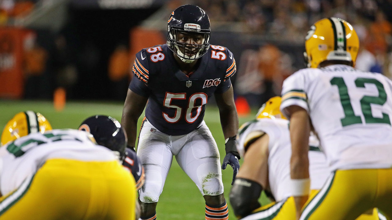 CHICAGO, ILLINOIS - SEPTEMBER 05: Roquan Smith #58 of the Chicago Bears awaits the snap against the Green Bay Packers at Soldier Field on September 05, 2019 in Chicago, Illinois.