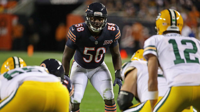 CHICAGO, ILLINOIS - SEPTEMBER 05: Roquan Smith #58 of the Chicago Bears awaits the snap against the Green Bay Packers at Soldier Field on September 05, 2019 in Chicago, Illinois.