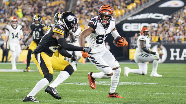 PITTSBURGH, PA - SEPTEMBER 30: Cincinnati Bengals wide receiver Tyler Boyd (83) runs with the ball after catching a pass during the game between the Pittsburgh Steelers and the Cincinnati Bengals on September 30, 2019 at Heinz Field in Pittsburgh, PA.