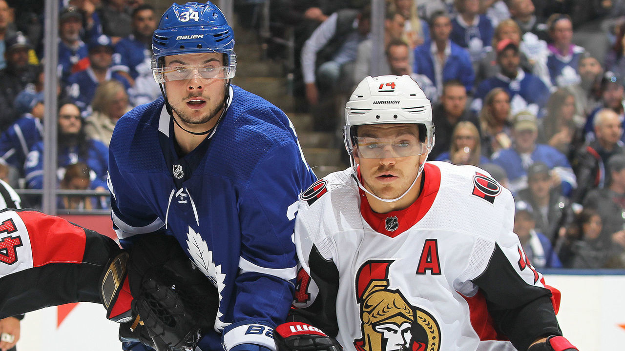 TORONTO, ON - OCTOBER 6: Auston Matthews #34 of the Toronto Maple Leafs skates between Craig Anderson #41 and Mark Borowiecki #74 of the Ottawa Senators during an NHL game at Scotiabank Arena on October 6, 2018 in Toronto, Ontario, Canada. The Senators defeated the Maple Leafs 5-3.