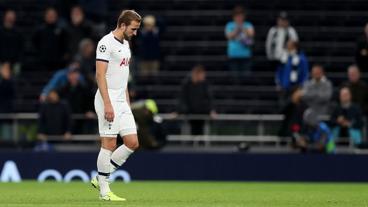 LONDON, ENGLAND - OCTOBER 01: Harry Kane of Tottenham Hotspur looks dejected following his sides defeat in the UEFA Champions League group B match between Tottenham Hotspur and Bayern Muenchen at Tottenham Hotspur Stadium on October 01, 2019 in London, United Kingdom.