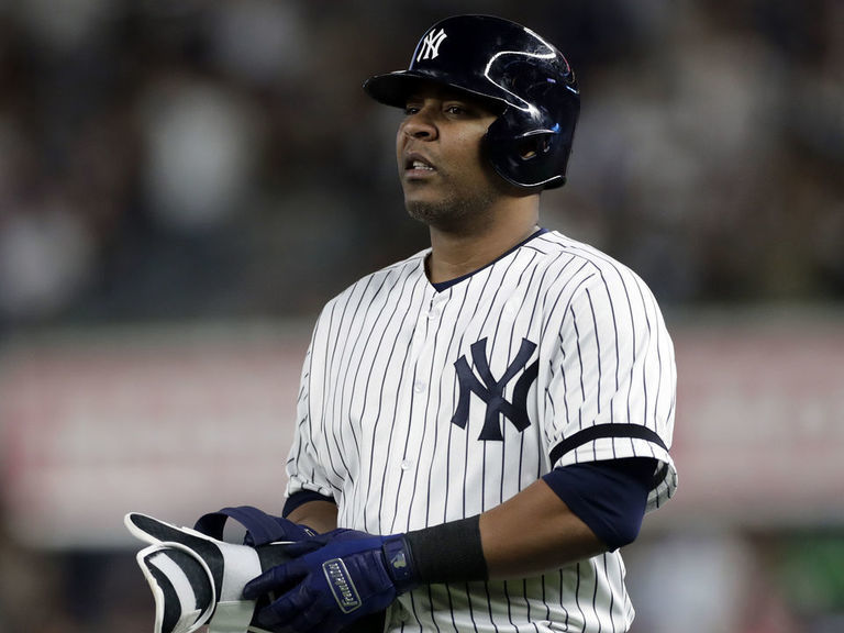 Edwin Encarnacion set for free agency after Yankees decline contract option