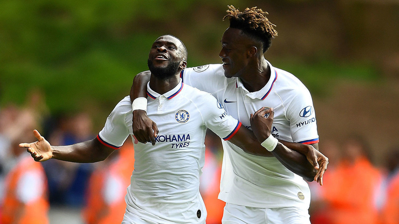 WOLVERHAMPTON, ENGLAND - SEPTEMBER 14: Fikayo Tomori of Chelsea celebrates with teammate Tammy Abraham after scoring his team's first goal during the Premier League match between Wolverhampton Wanderers and Chelsea FC at Molineux on September 14, 2019 in Wolverhampton, United Kingdom.