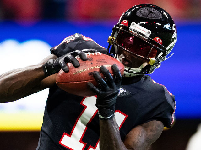 ATLANTA, GA - SEPTEMBER 29: Julio Jones #11 of the Atlanta Falcons catches a pass during warm ups prior to the game against the Tennessee Titans at Mercedes-Benz Stadium on September 29, 2019 in Atlanta, Georgia.