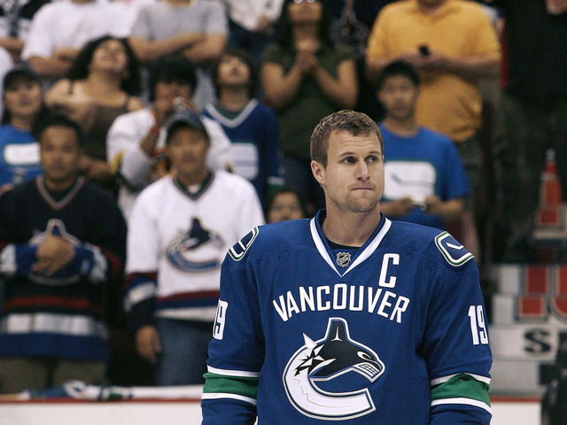 Markus Naslund quiets rumors he will join Vancouver front office