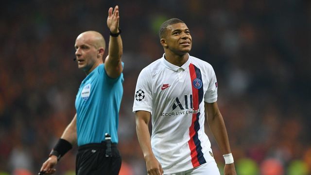 Paris Saint-Germain's French forward Kylian Mbappe (R) reacts as Polish referee Szymon Marciniak gestures during the UEFA Champions League football match between Galatasaray and Paris Saint-Germain (PSG), on October 01, 2019 at Ali Sami Yen Spor Kompleksi in Istanbul.