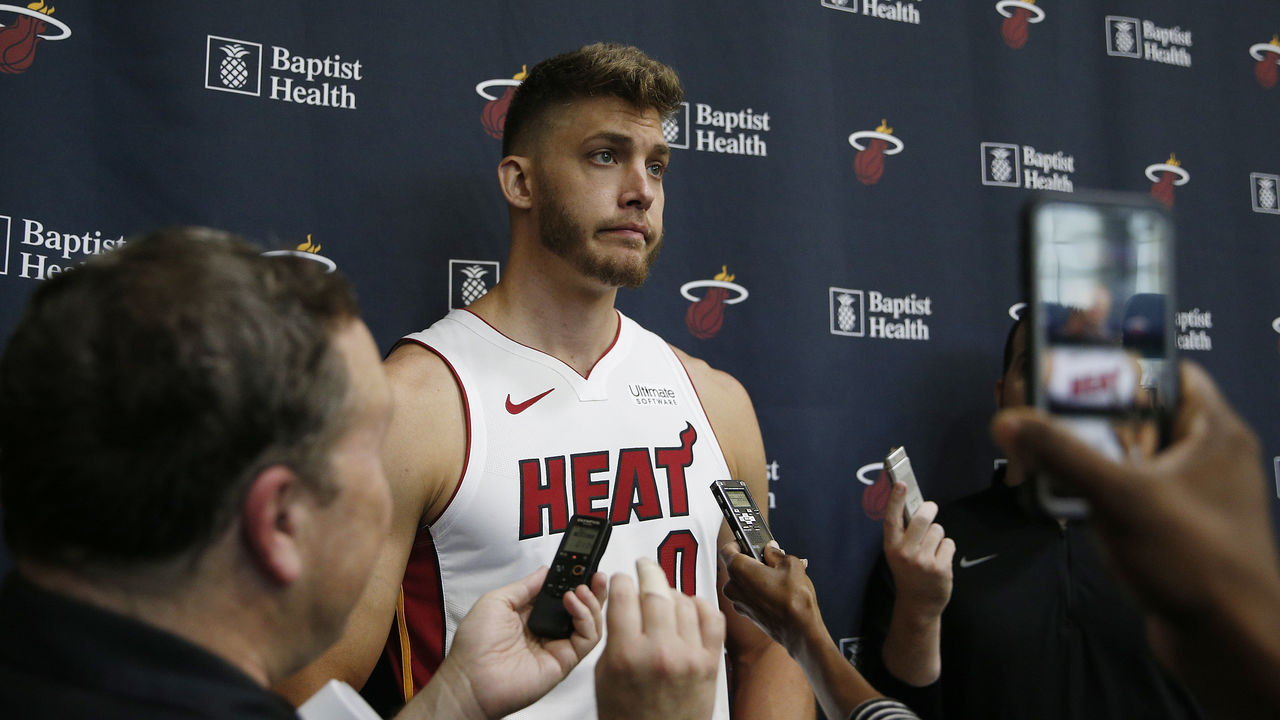 Meyers Leonard follows Butler's lead, wakes up at 3:10 a.m. for ...