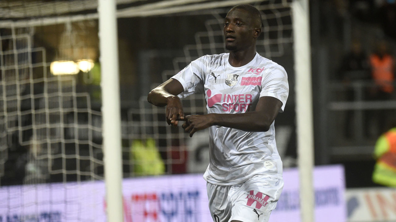 Amiens' French forward Sehrou Guirassy celebrates after scoring a goal during the French L1 football match between SC Amiens and Olympique de Marseille (OM) on October 4, 2019 at the Licorne Stadium in Amiens.