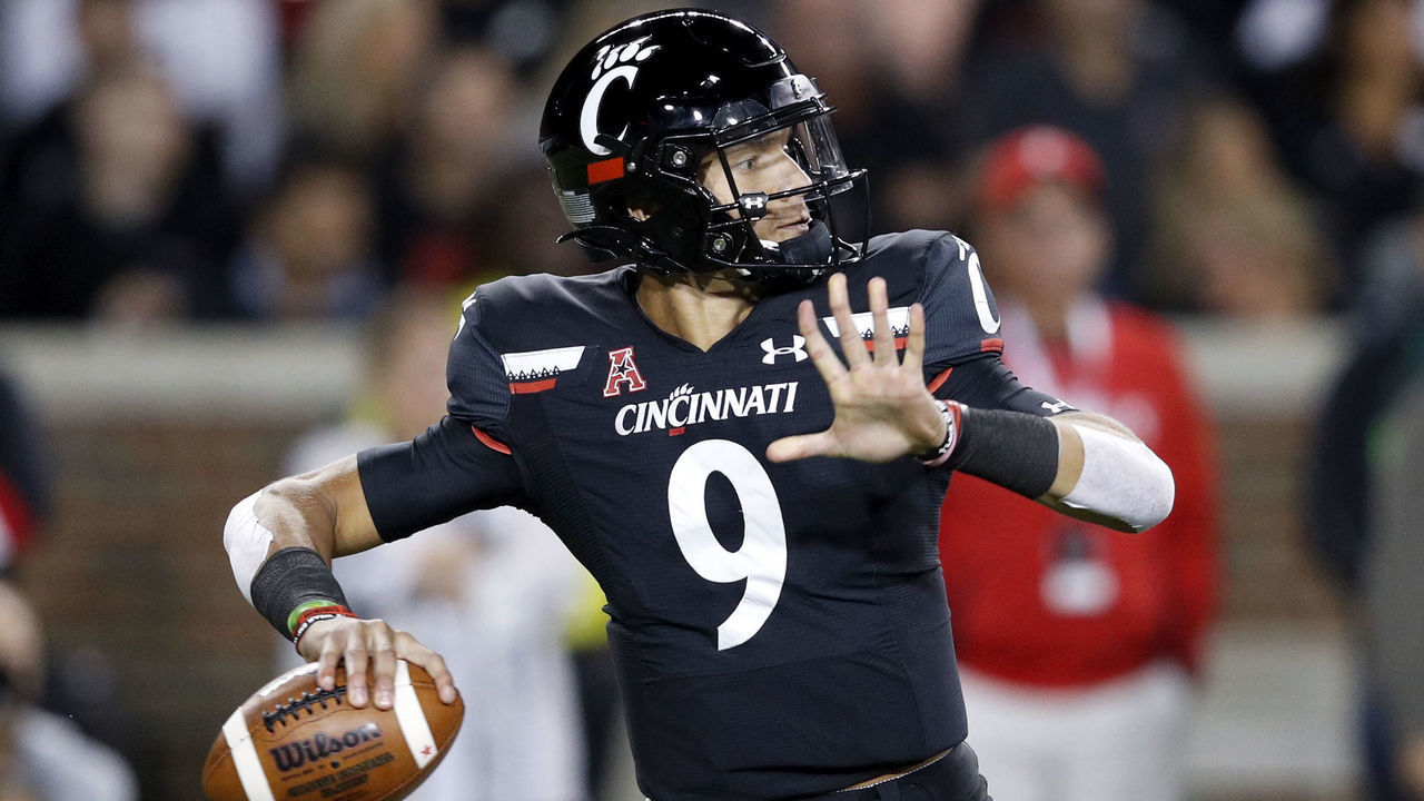 CINCINNATI, OH - OCTOBER 04: Desmond Ridder #9 of the Cincinnati Bearcats throws a pass in the first quarter against the Central Florida Knights at Nippert Stadium on October 4, 2019 in Cincinnati, Ohio.