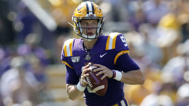 BATON ROUGE, LA - OCTOBER 05: LSU Tigers quarterback Joe Burrow (9) looks to paste ball against Utah State Aggies on October 5, 2019 at the Tiger Stadium in Baton Rouge, LA.