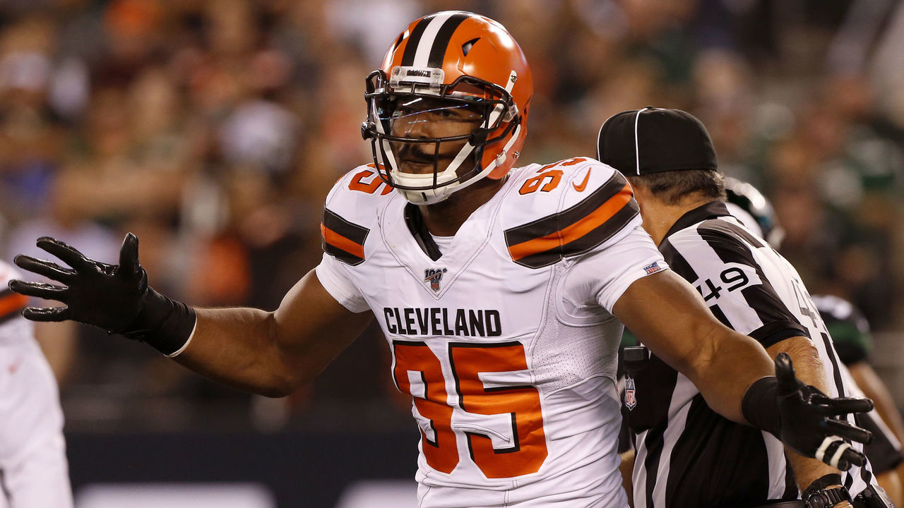 EAST RUTHERFORD, NEW JERSEY - SEPTEMBER 16: (NEW YORK DAILIES OUT) Myles Garrett #95 of the Cleveland Browns in action against the New York Jets at MetLife Stadium on September 16, 2019 in East Rutherford, New Jersey. The Browns defeated the Jets 23-3.