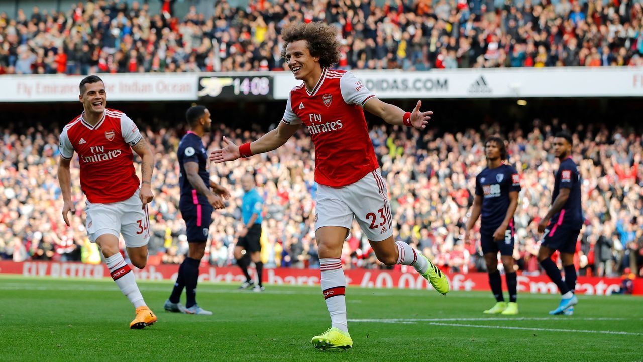Asenal's Brazilian defender David Luiz (C) celebrates after scoring the opening goal of the English Premier League football match between Arsenal and Bournemouth at the Emirates Stadium in London on October 6, 2019.