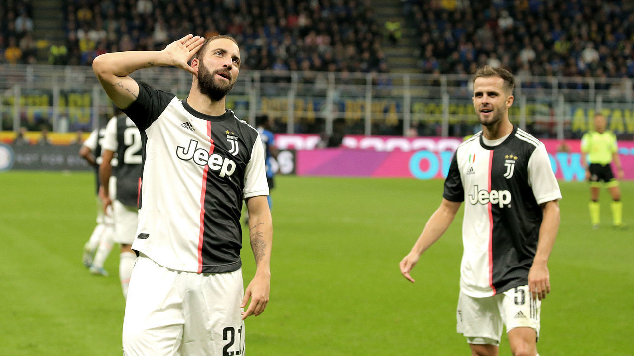 Gonzalo Higuain of Juventus celebrates after scoring the his goal during the Serie A match between of FC Internazionale and Juventus at Stadio Giuseppe Meazza on October 6, 2019 in Milan, Italy.