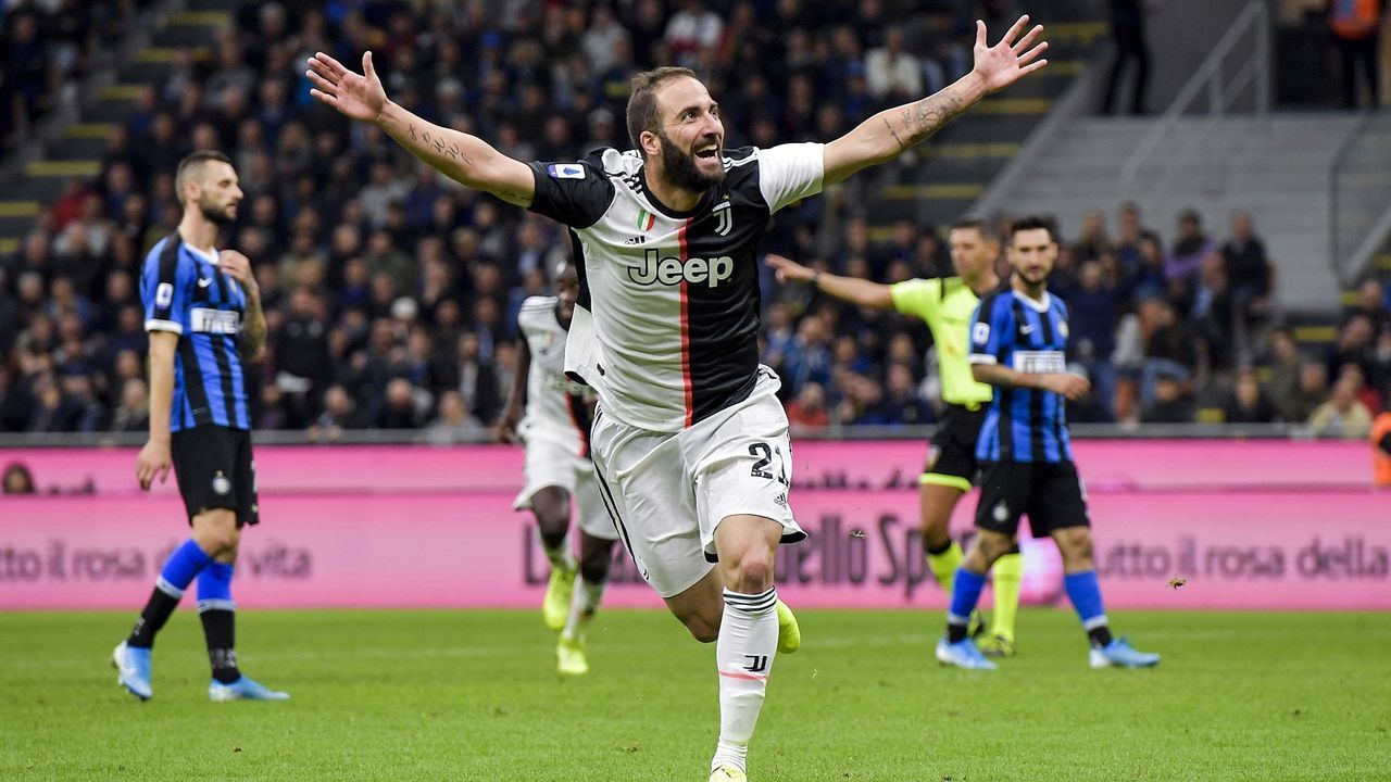 MILAN, ITALY - OCTOBER 06: Gonzalo Higuain of Juventus celebrates after his goal (1-2) during the Serie A match between FC Internazionale and Juventus at Stadio Giuseppe Meazza on October 6, 2019 in Milan, Italy.