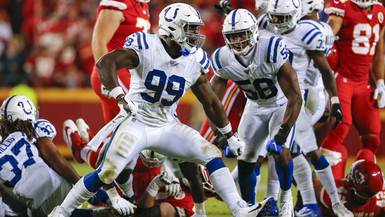 KANSAS CITY, MO - OCTOBER 06: Justin Houston #99 of the Indianapolis Colts celebrates his tackle for a 1-yard loss on fourth down and 1 of Damien Williams #26 of the Kansas City Chiefs for a 1-yard loss and a turnover on downs at Arrowhead Stadium on October 6, 2019 in Kansas City, Missouri. The Colts won, 19-13.