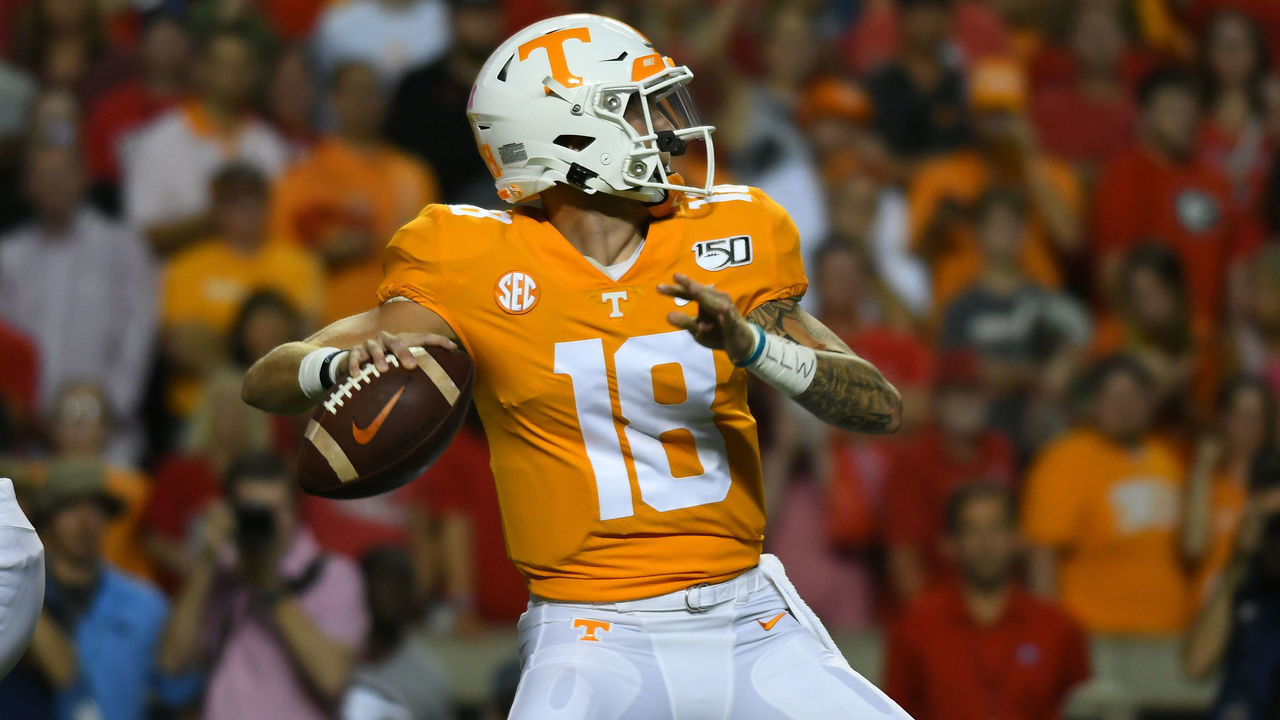 KNOXVILLE, TN - OCTOBER 05: Tennessee Volunteers Quarterback Brian Maurer (18) passes the ball during the game between the Georgia Bulldogs and the Tennessee Volunteers on October 05, 2019, at Neyland Stadium in Knoxville, TN.