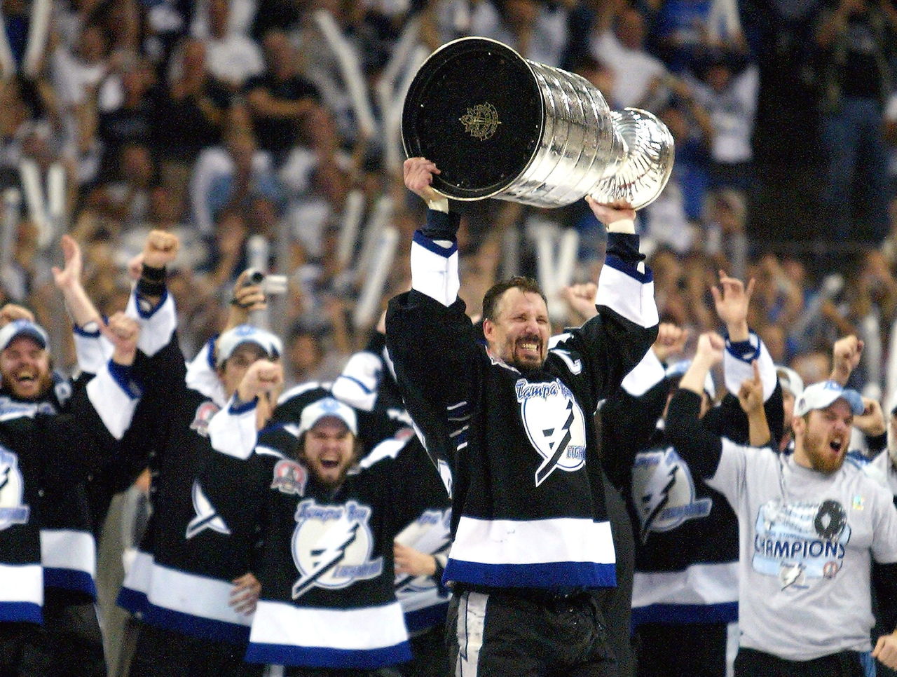 Lightning to unveil bronze Phil Esposito sculpture - NBC Sports