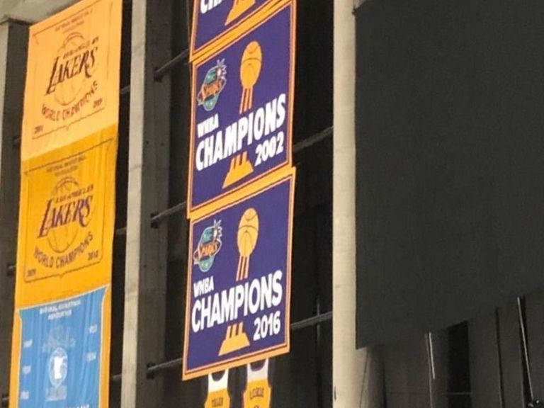 Kings Cover Up Taylor Swift Banner At Staples Center Thescore Com