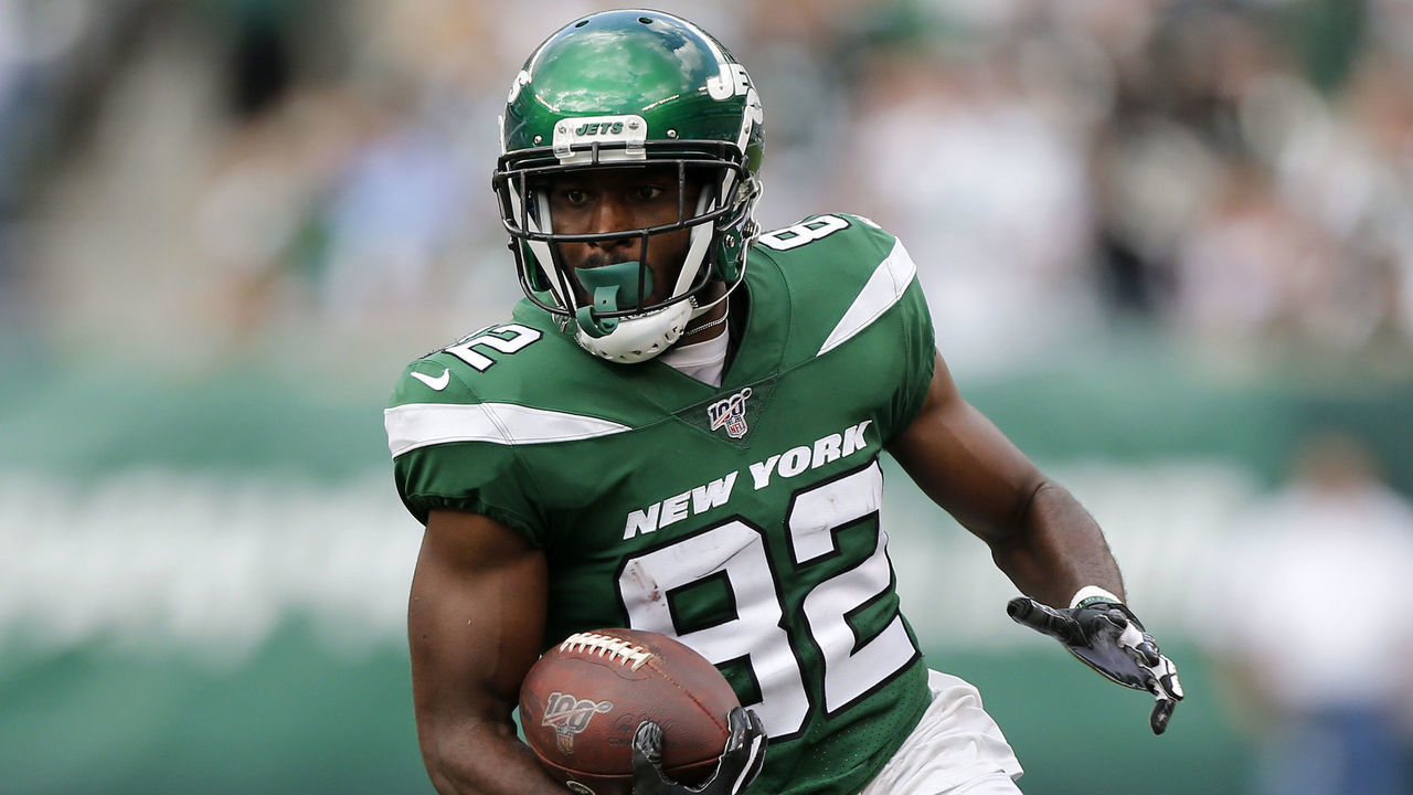 EAST RUTHERFORD, NEW JERSEY - SEPTEMBER 08: (NEW YORK DAILIES OUT) Jamison Crowder #82 of the New York Jets in action against the Buffalo Bills at MetLife Stadium on September 08, 2019 in East Rutherford, New Jersey. The Bills defeated the Jets 17-16.
