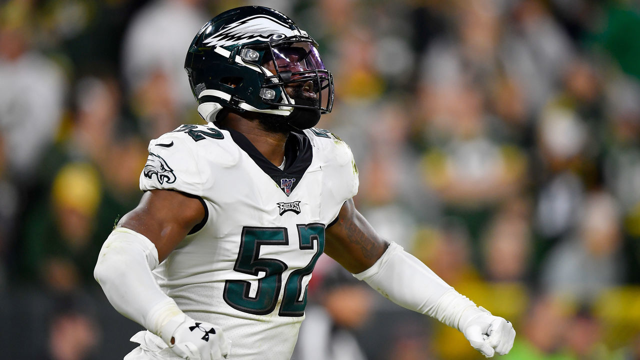 GREEN BAY, WISCONSIN - SEPTEMBER 26: Zach Brown #52 of the Philadelphia Eagles reacts against the Green Bay Packers at Lambeau Field on September 26, 2019 in Green Bay, Wisconsin.