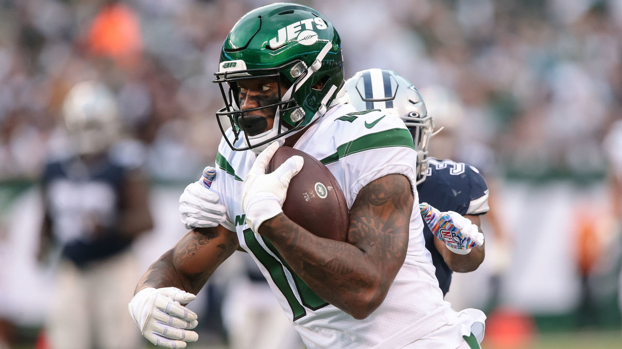 EAST RUTHERFORD, NJ - OCTOBER 13: New York Jets Wide Receiver Demaryius Thomas (18) runs with the ball during the National Football League game between the Dallas Cowboys and the New York Jets on October 13, 2019 at MetLife Stadium in East Rutherford, NJ.
