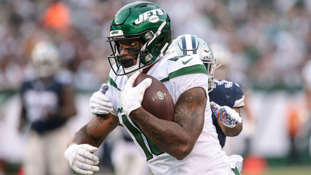 EAST RUTHERFORD, NJ - OCTOBER 13: New York Jets Wide Receiver Demaryius Thomas (18) runs with the ball during the National Football League game between the Dallas Cowboys and the New York Jets on October 13, 2019 at MetLife Stadium in East Rutherford, NJ.