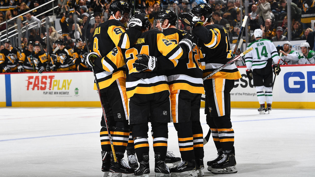 PITTSBURGH, PA - OCTOBER 18: Patric Hornqvist #72 of the Pittsburgh Penguins celebrates his goal with teammates during the third period against the Dallas Stars at PPG PAINTS Arena on October 18, 2019 in Pittsburgh, Pennsylvania.