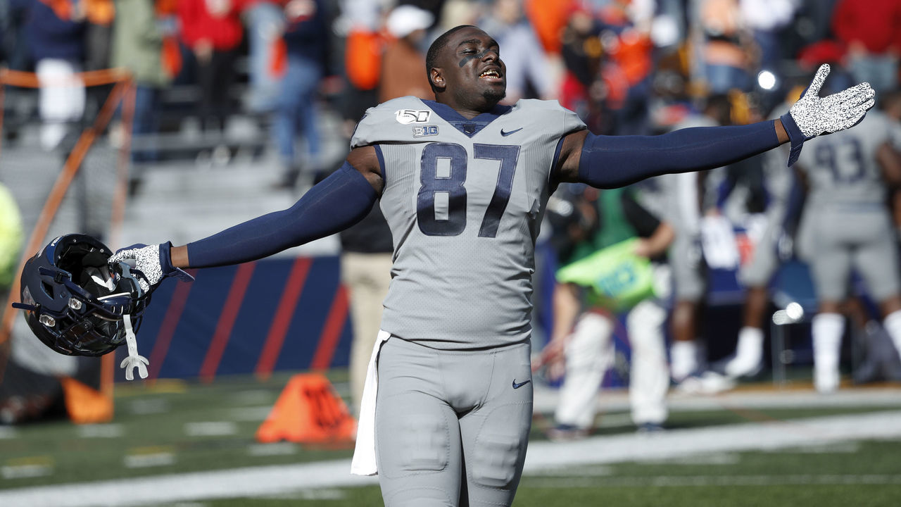 CHAMPAIGN, IL - OCTOBER 19: Daniel Barker #87 of the Illinois Fighting Illini reacts as he takes the field against the Wisconsin Badgers before the game at Memorial Stadium on October 19, 2019 in Champaign, Illinois.