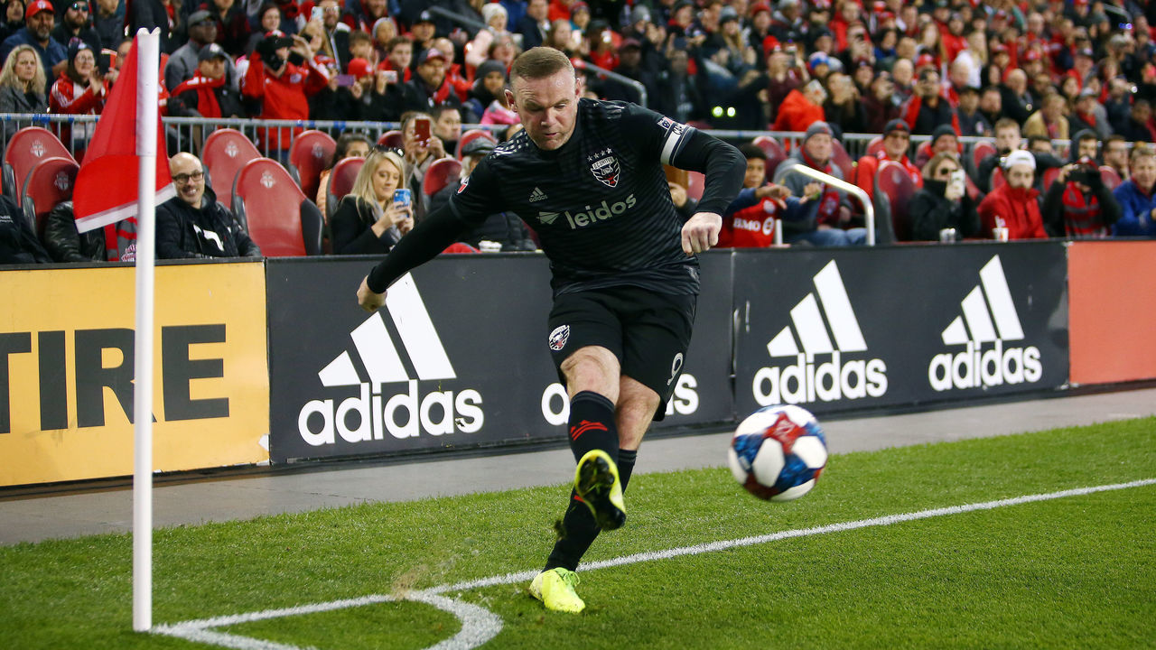 TORONTO, ON - OCTOBER 19: Wayne Rooney #9 of D.C. United takes a corner kick during an MLS First Round Playoff game against Toronto FC at BMO Field on October 19, 2019 in Toronto, Canada.