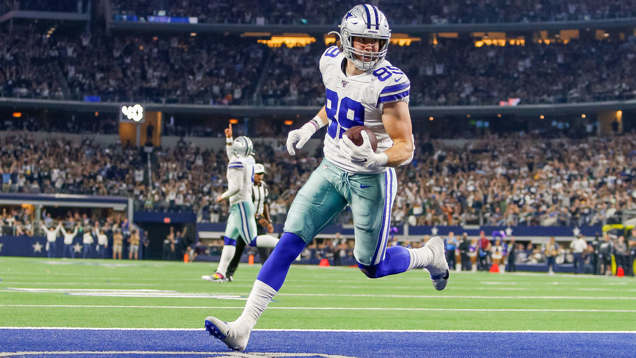ARLINGTON, TX - OCTOBER 20: Dallas Cowboys Tight End Blake Jarwin (89) catches a touchdown pass during the game between the Philadelphia Eagles and Dallas Cowboys on October 20, 2019 at AT&T Stadium in Arlington, TX.