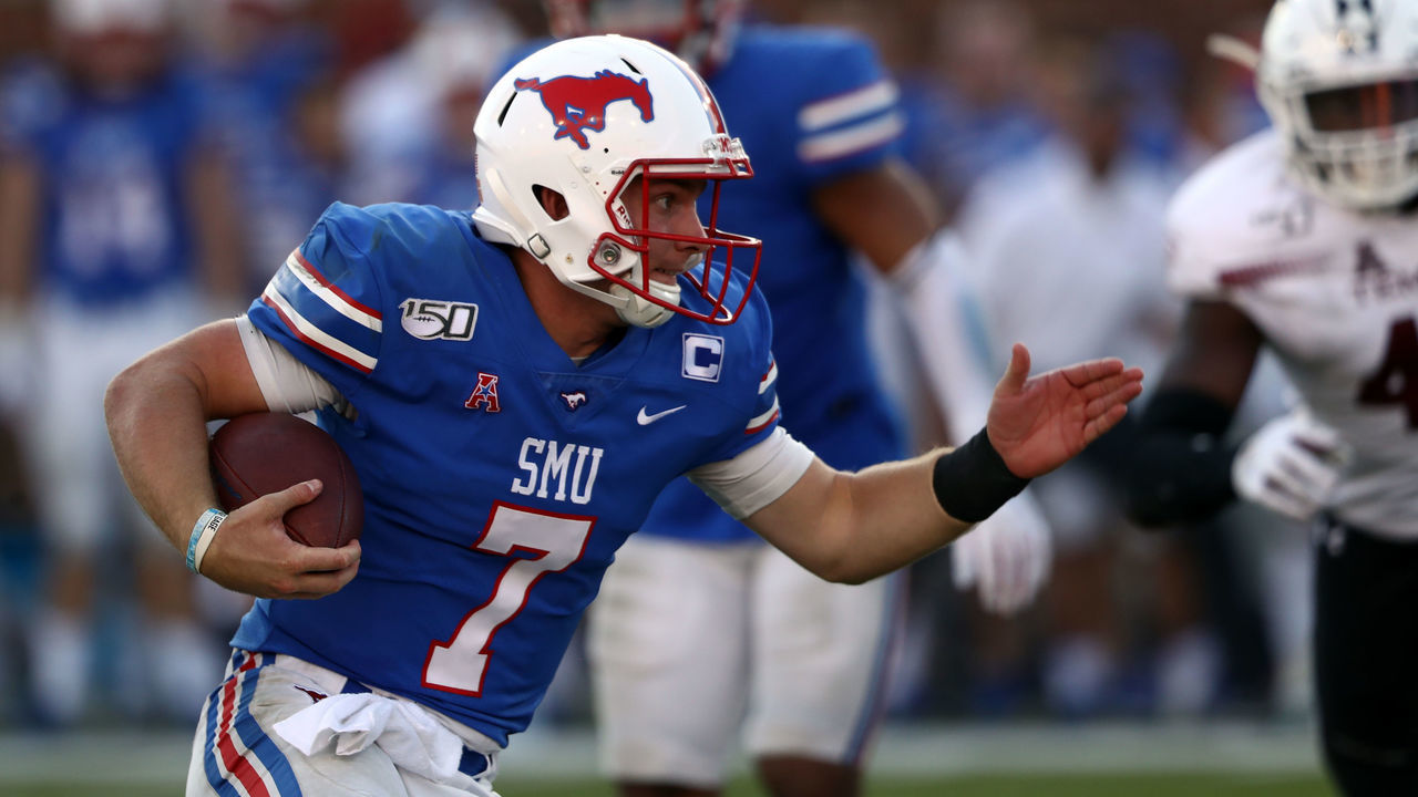DALLAS, TEXAS - OCTOBER 19: Shane Buechele #7 of the Southern Methodist Mustangs runs the ball against the Temple Owls at Gerald J. Ford Stadium on October 19, 2019 in Dallas, Texas.