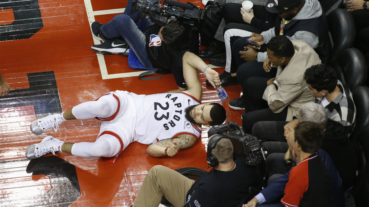 TORONTO, ON - OCTOBER 22: Toronto Raptors guard Fred VanVleet (23) grabs some water after wiping out along the baseline. Toronto Raptors vs New Orleans Pelicans in 2nd half action of NBA regular season play at ScotiaBank Arena. Toronto Star/Rick Madonik (Rick Madonik/Toronto Star via Getty Images)