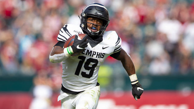 PHILADELPHIA, PA - OCTOBER 12: Kenneth Gainwell #19 of the Memphis Tigers runs the ball against the Temple Owls at Lincoln Financial Field on October 12, 2019 in Philadelphia, Pennsylvania.
