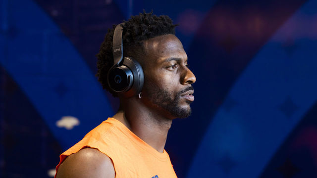 LOS ANGELES, CA - OCTOBER 06: Denver Broncos wide receiver Emmanuel Sanders (10) during the NFL regular season football game against the Los Angeles Chargers on October 06, 2019, at Dignity Health Sports Park in Carson, Calif.