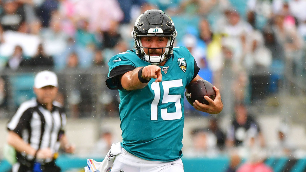 JACKSONVILLE, FLORIDA - OCTOBER 27: Gardner Minshew #15 of the Jacksonville Jaguars scrambles for a 13-yard gain in the second quarter of a football game against the New York Jets at TIAA Bank Field on October 27, 2019 in Jacksonville, Florida.