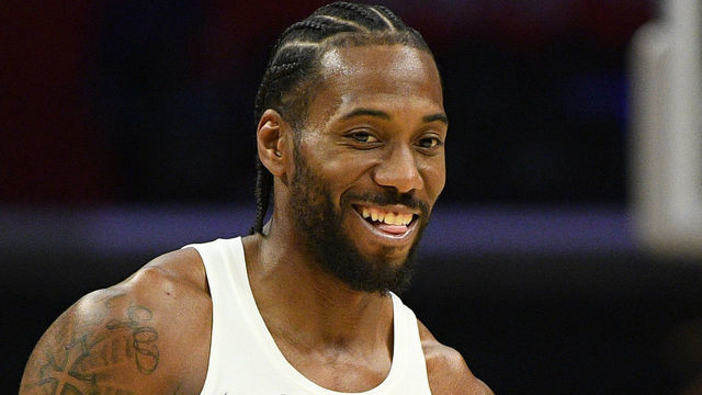 LOS ANGELES, CA - OCTOBER 13: Los Angeles Clippers Forward Kawhi Leonard (2) works out before a NBA preseason game between the Melbourne United and the Los Angeles Clippers on October 13, 2019 at STAPLES Center in Los Angeles, CA.