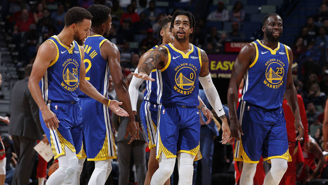 NEW OREANS, LA - OCTOBER 28: Stephen Curry #30 and D'Angelo Russell #0 of the Golden State Warriors shake hands against the New Orleans Pelicans on October 28, 2019 at the Smoothie King Center in New Orleans, Louisiana. Mandatory Copyright Notice: Copyright 2019 NBAE