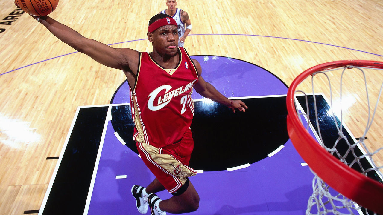 SACRAMENTO, CA - OCTOBER 29: LeBron James #23 of the Cleveland Cavaliers goes for a dunk against the Sacramento Kings during the NBA game at the Arco Arena on October 29, 2003 in Sacramento, California. NOTE TO USER: User expressly acknowledges and agrees that, by downloading and or using this photograph, User is consenting to the terms and conditions of the Getty Images License Agreement. Mandatory copyright notice: Copyright NBAE 2003