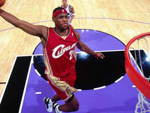 SACRAMENTO, CA - OCTOBER 29: LeBron James #23 of the Cleveland Cavaliers goes for a dunk against the Sacramento Kings during the NBA game at the Arco Arena on October 29, 2003 in Sacramento, California. NOTE TO USER: User expressly acknowledges and agrees that, by downloading and or using this photograph, User is consenting to the terms and conditions of the Getty Images License Agreement. Mandatory copyright notice: Copyright NBAE 2003