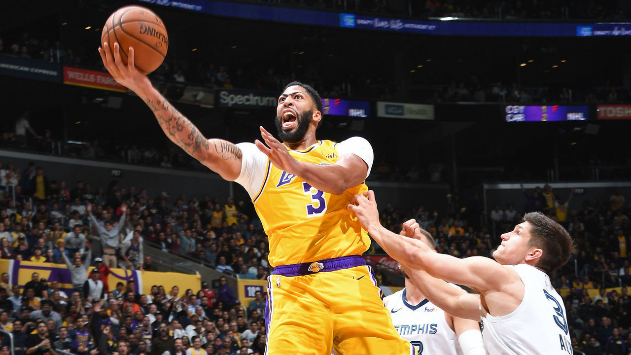 LOS ANGELES, CA - OCTOBER 29: Anthony Davis #3 of the Los Angeles Lakers drives to the basket against the Memphis Grizzlies on October 29, 2019 at STAPLES Center in Los Angeles, California. NOTE TO USER: User expressly acknowledges and agrees that, by downloading and/or using this Photograph, user is consenting to the terms and conditions of the Getty Images License Agreement. Mandatory Copyright Notice: Copyright 2019 NBAE