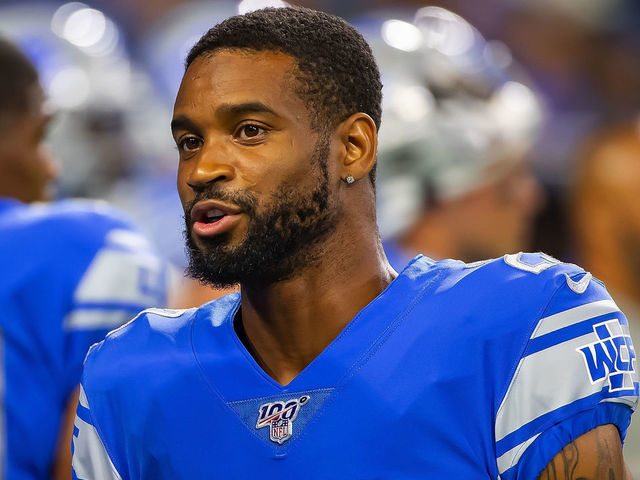 Darius Slay of the Philadelphia Eagles warms up before the game News  Photo - Getty Images