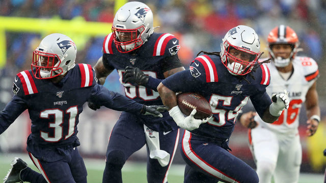 FOXBOROUGH, MA - OCTOBER 27: New England Patriots' Dont'a Hightower runs towards the end zone for a touchdown after he recovered a fumble during the first quarter. The New England Patriots host the Cleveland Browns in a regular season NFL football game at Gillette Stadium in Foxborough, MA on Oct. 27, 2019.